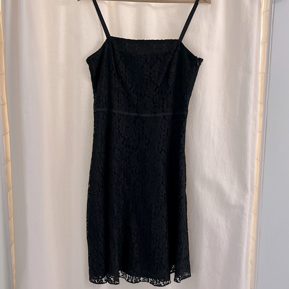 Ann Taylor Dresses & Skirts - Ann Taylor size 8 P black semi formal lace dress